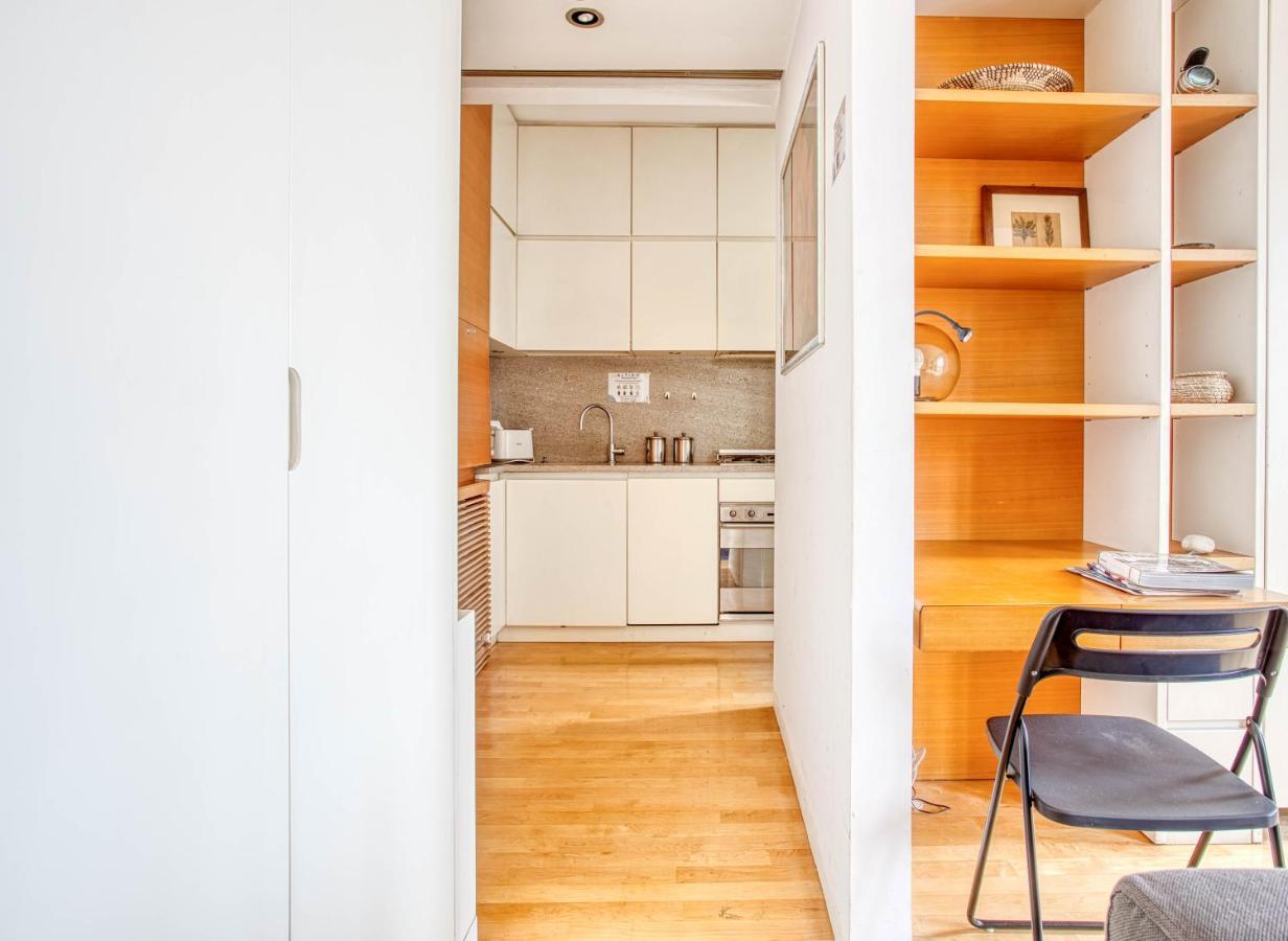 Joivy Vibrant Studio With Balcony Milano Eksteriør billede