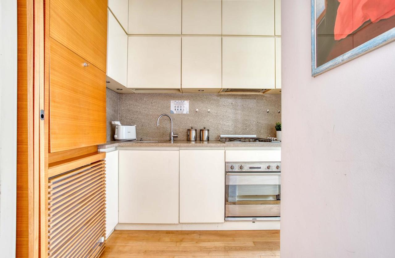 Joivy Vibrant Studio With Balcony Milano Eksteriør billede