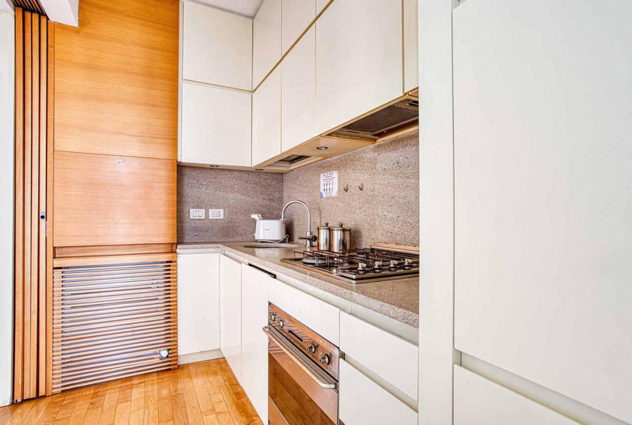Joivy Vibrant Studio With Balcony Milano Eksteriør billede