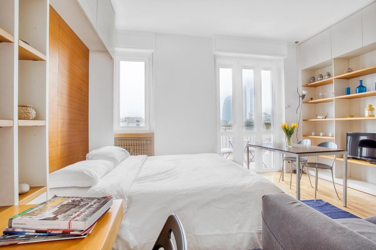 Joivy Vibrant Studio With Balcony Milano Eksteriør billede